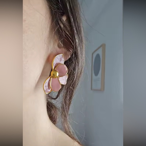 Blush Pink Floral Earrings – Elegant Gold Petal Statement Jewelry - Picture 8 of 11